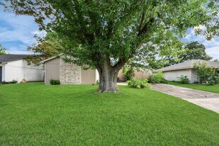 12050 Sela Ln in Houston, TX - Building Photo