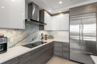 100 1st Ave N in St. Petersburg, FL - Building Photo - Building Photo