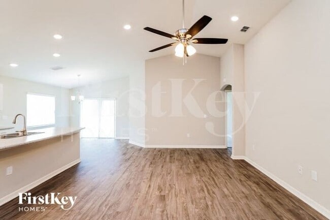 121 Foxtail Loop in Davenport, FL - Building Photo - Building Photo
