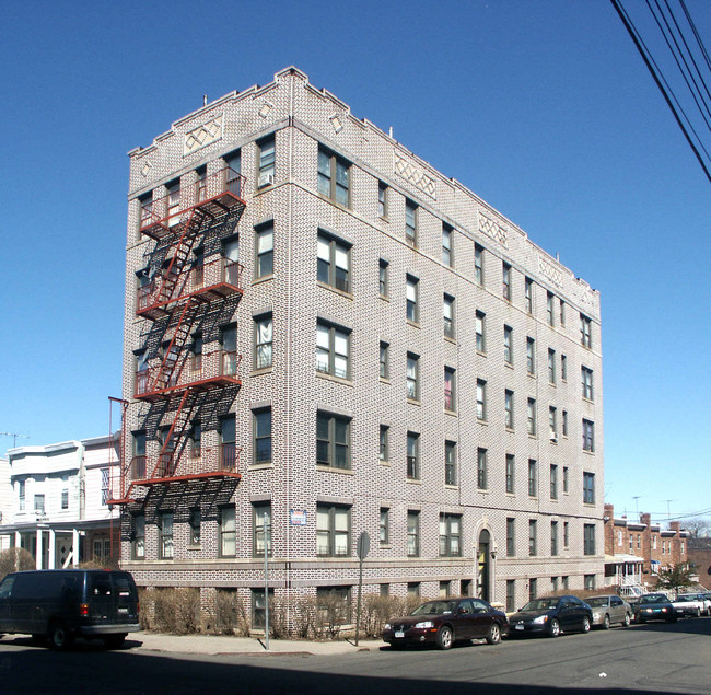 4305 Furman Avenue in Bronx, NY - Building Photo - Building Photo