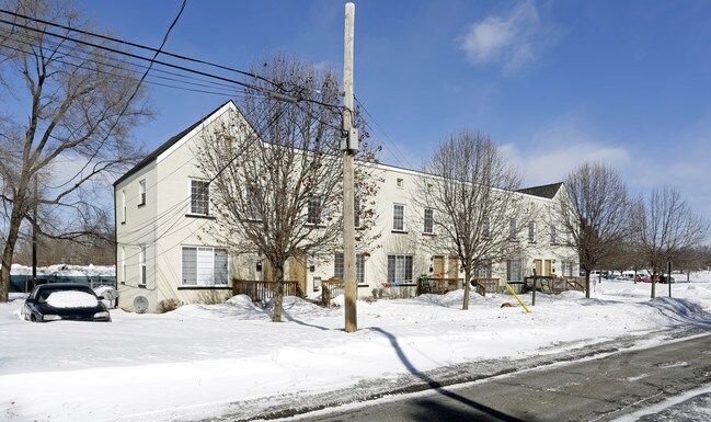 59-69 Whitfield St in Pontiac, MI - Foto de edificio - Building Photo