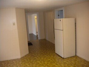 237 Chamberlain Hwy, Unit 2R in Meriden, CT - Foto de edificio - Building Photo