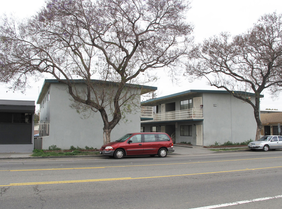 5837-5841 Orange Ave in Long Beach, CA - Building Photo