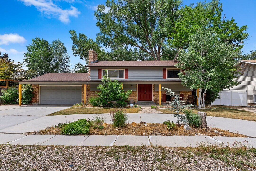 9550 Buttonwood Dr in Sandy, UT - Building Photo