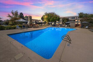 Eagles West in Auburn, AL - Building Photo