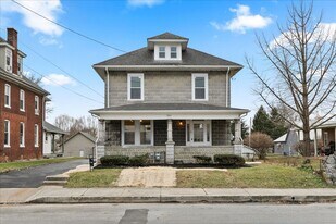 584 W Main St in Mount Joy, PA - Building Photo