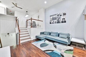 375 Kingston Ct in West New York, NJ - Building Photo - Building Photo