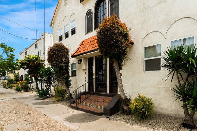 4106 Oakwood Ave, Unit 1 in Los Angeles, CA - Foto de edificio - Building Photo