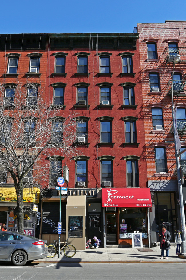 190 1st Ave in New York, NY - Foto de edificio - Building Photo