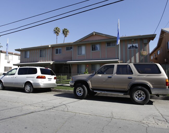 6652 Darby Ave in Reseda, CA - Foto de edificio - Building Photo