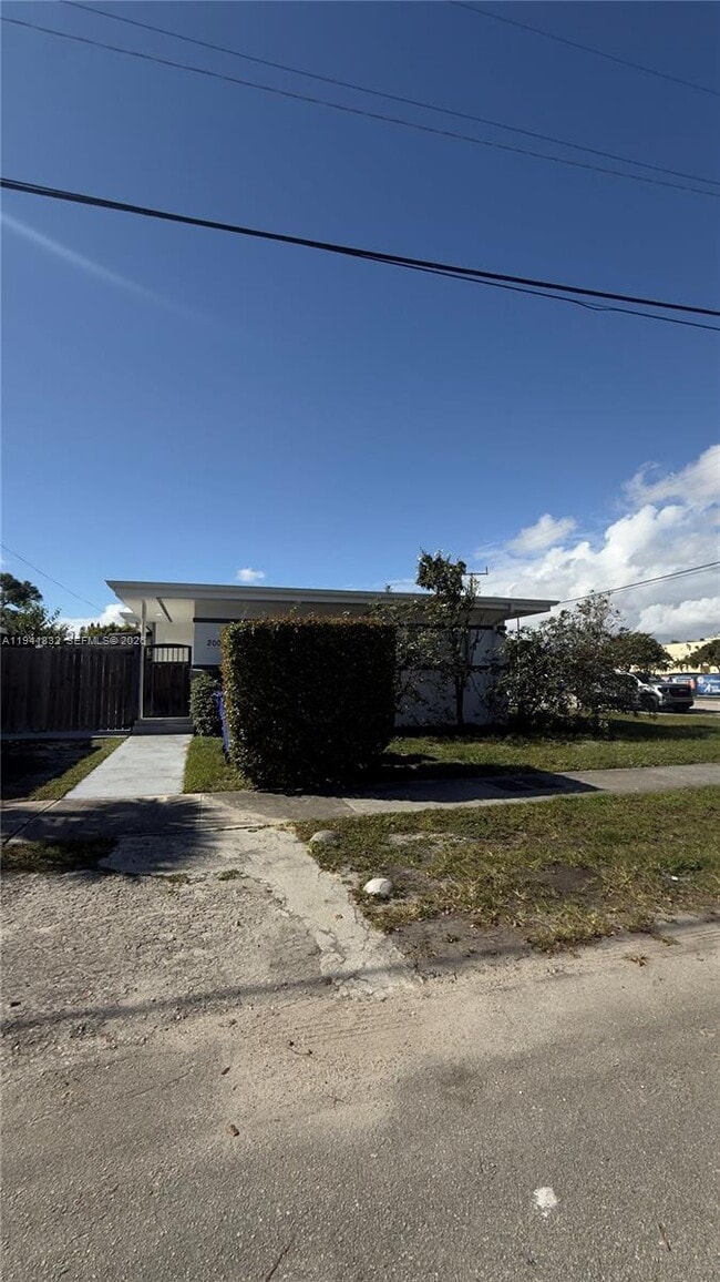 property at 2000 SW 13th St