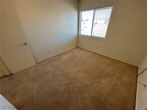 5325 Clover Blossom Ct in North Las Vegas, NV - Foto de edificio - Building Photo