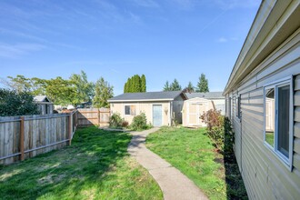 805 Mathias Ct in Molalla, OR - Building Photo - Building Photo