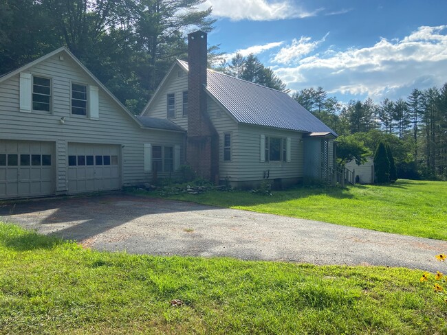 696 S Wardsboro Rd in Wardsboro, VT - Building Photo - Building Photo