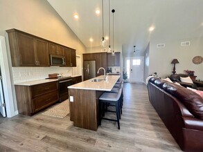 725 Melendy Ln in Cedar Falls, IA - Building Photo - Building Photo