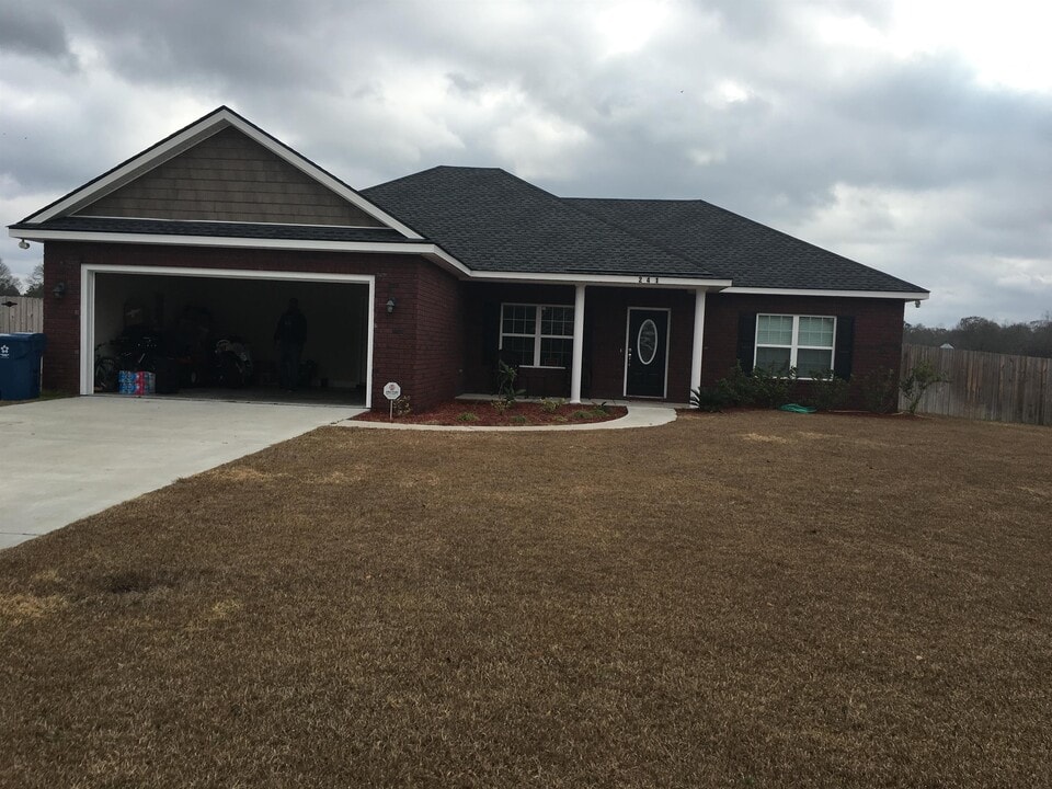 241 Miller St NE in Ludowici, GA - Building Photo