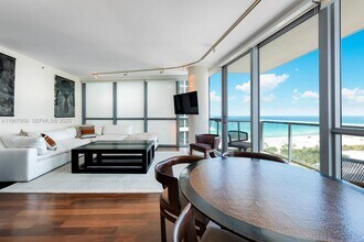 2301 Collins Ave in Miami Beach, FL - Foto de edificio - Building Photo
