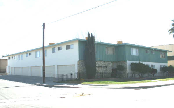 44254 Beech Ave in Lancaster, CA - Building Photo