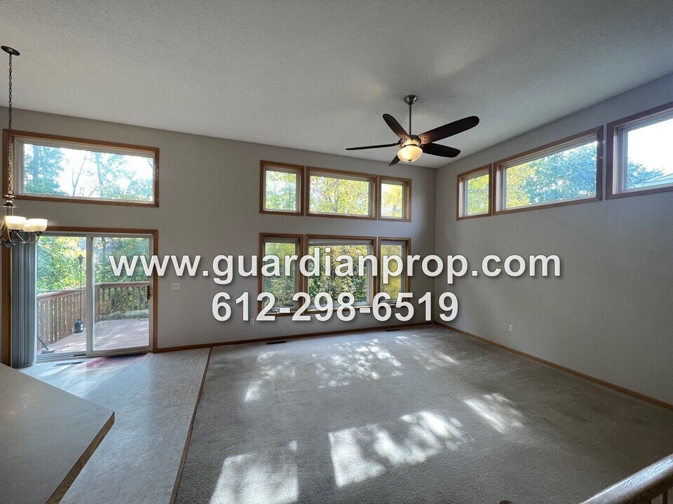 22399 Evergreen Cir in Forest Lake, MN - Building Photo