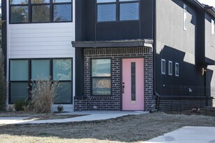107 N Atlanta St in Owasso, OK - Building Photo