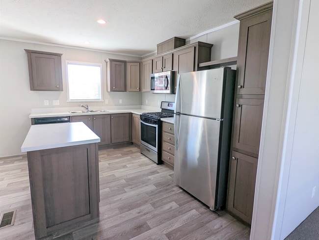 586 Delaware in Belleville, MI - Building Photo - Building Photo