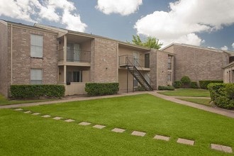 Sage Hollow Apartments in Houston, TX - Building Photo - Building Photo