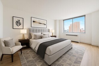 1735 York Ave in New York, NY - Foto de edificio - Building Photo