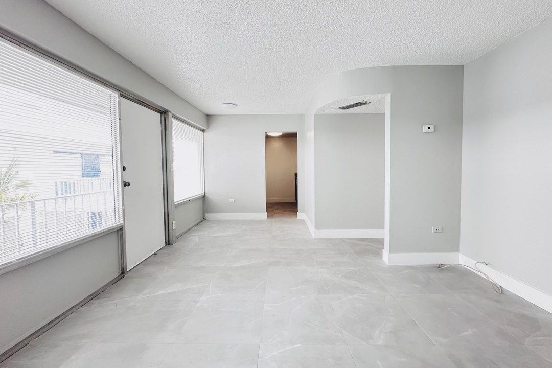 2bd/1bath with Central AC in Oakland Park, FL - Foto de edificio