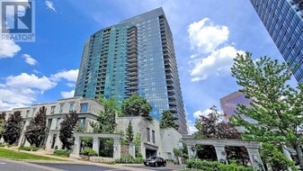 25 Greenview Ave in Toronto, ON - Building Photo
