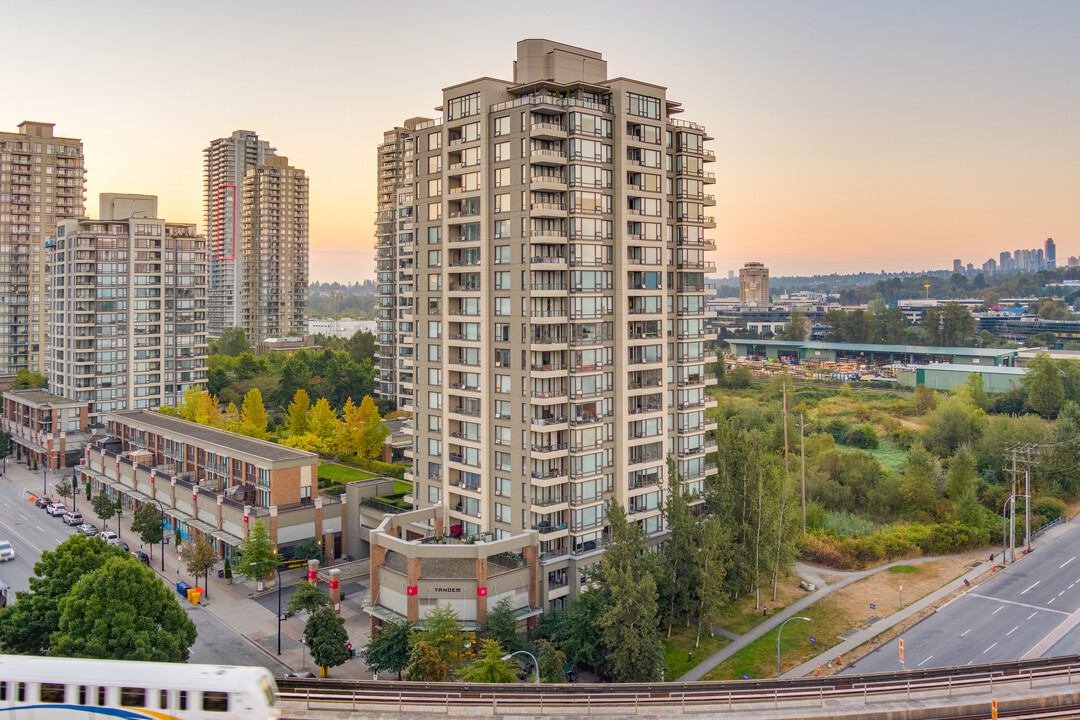 Tandem 1 in Burnaby, BC - Building Photo