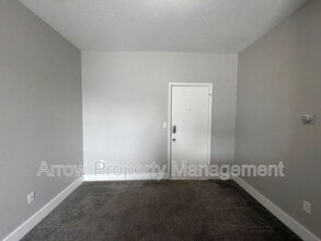 2004 S 10th St in Lincoln, NE - Building Photo - Building Photo