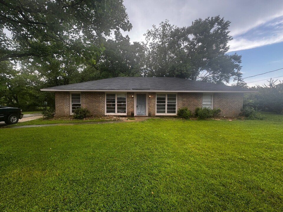 406 Garden Homes Cir in Montgomery, AL - Building Photo