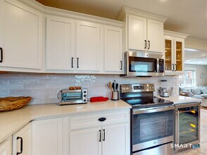 5 Forsyth St in Stonington, CT - Building Photo - Building Photo