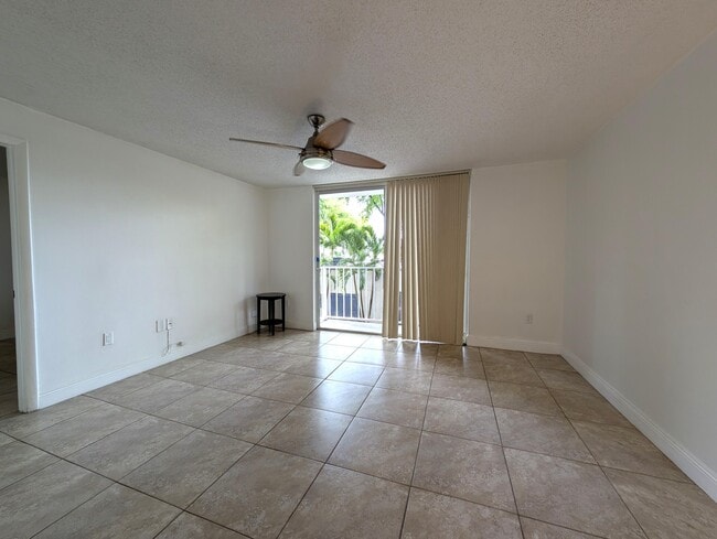 1720 NW N River Dr in Miami, FL - Building Photo - Building Photo