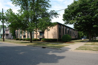 Green Oaks Apartments in Lansing, MI - Foto de edificio - Building Photo