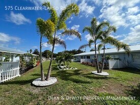 1 Bed/1 Bath - Unit 16 in Largo, FL - Building Photo