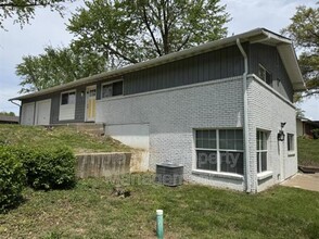 710 Jungs Station Rd in St. Charles, MO - Building Photo - Building Photo
