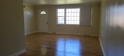 328 Bradley Rd in Dover, DE - Foto de edificio - Building Photo