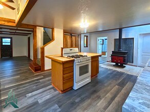 5613 Nashville Rd in Eddyville, OR - Building Photo - Building Photo