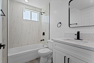 850 W Gage Ave in Los Angeles, CA - Building Photo - Building Photo