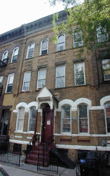 192 Schaefer St in Brooklyn, NY - Foto de edificio