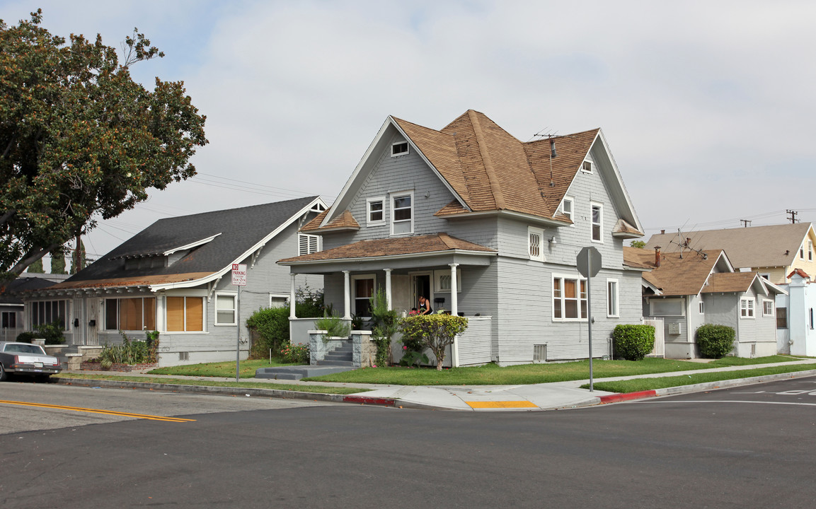 6211 Stafford Ave in Huntington Park, CA - Foto de edificio