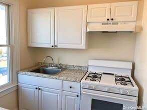 216 W Hudson St in Long Beach, NY - Building Photo - Building Photo