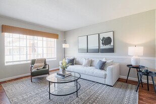6263 Westheimer Rd in Houston, TX - Building Photo