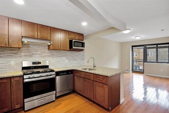 172-18 Jamaica Ave in Queens, NY - Building Photo - Building Photo
