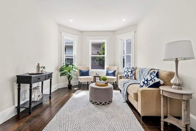 16 Hallam St, Unit 2