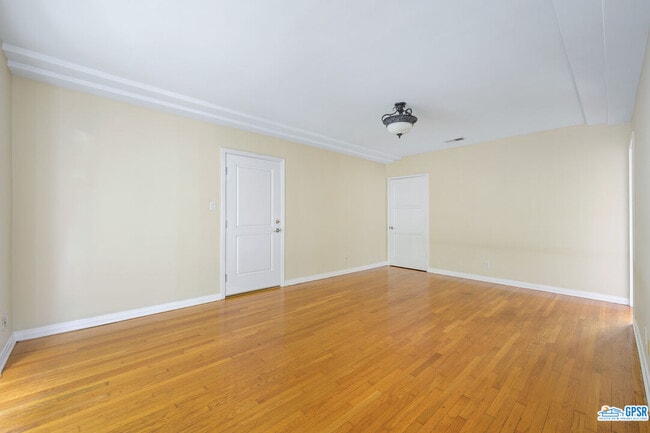 9425 W Olympic Blvd in Beverly Hills, CA - Building Photo - Building Photo