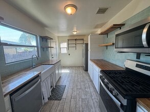 2517 Manor St in Bakersfield, CA - Building Photo - Building Photo