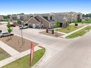 Union at North Crossing in Waterloo, IA - Foto de edificio - Building Photo