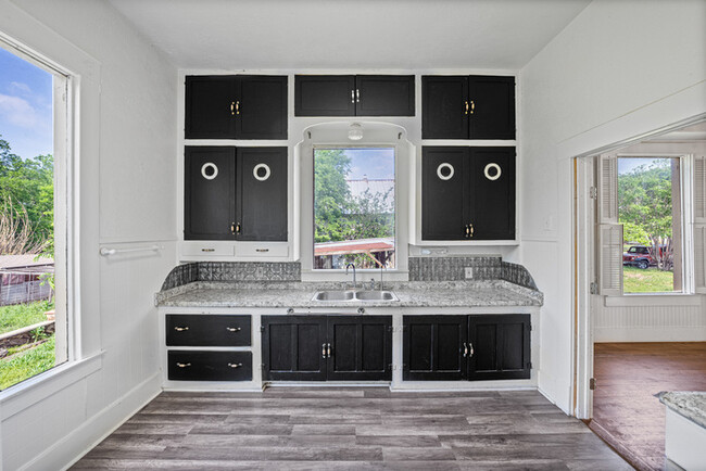433 Davilla St in Bartlett, TX - Foto de edificio - Building Photo